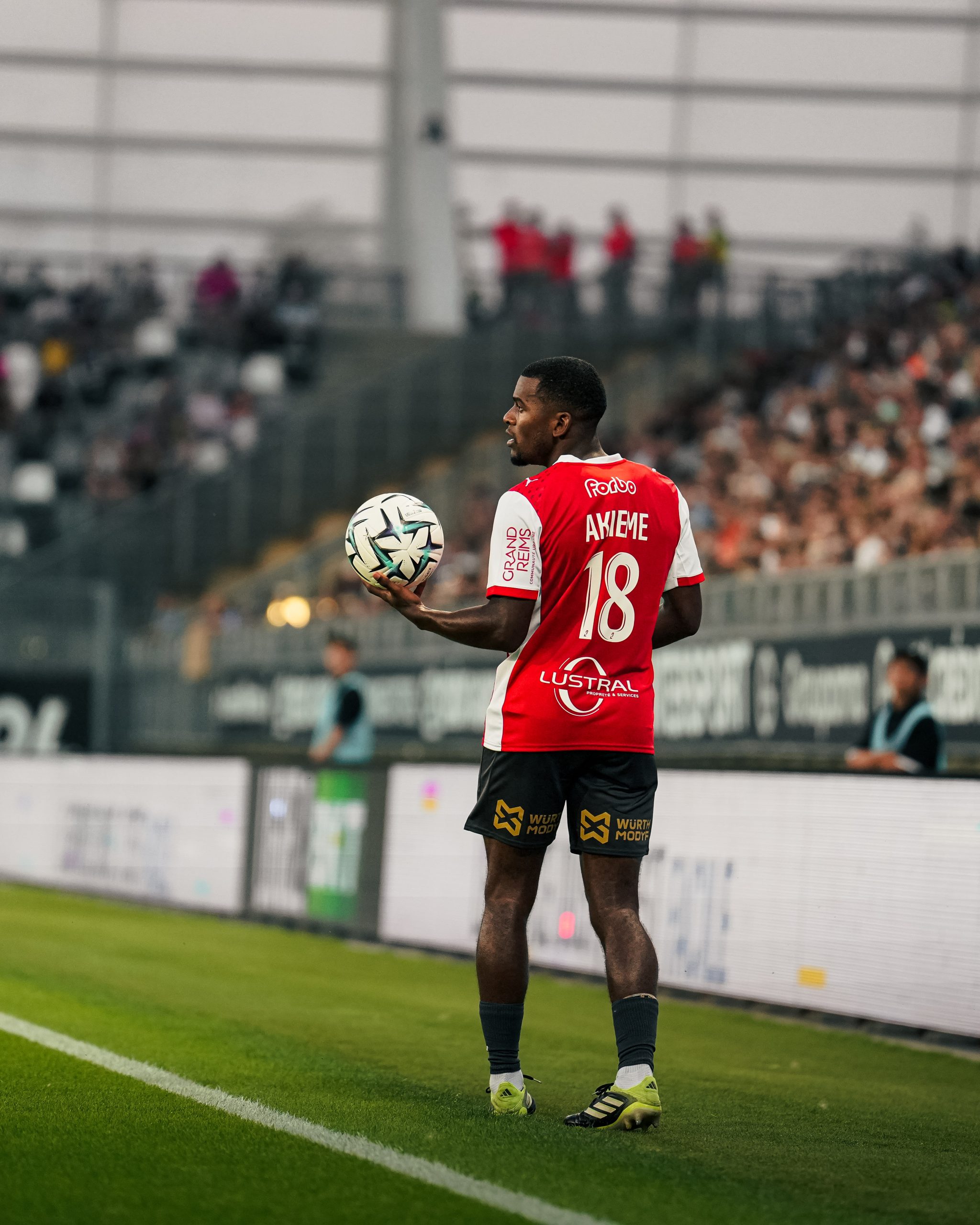 2_FORBO-FLOORING_STADE-DE-REIMS.jpg 2_FORBO-FLOORING_STADE-DE-REIMS.jpg